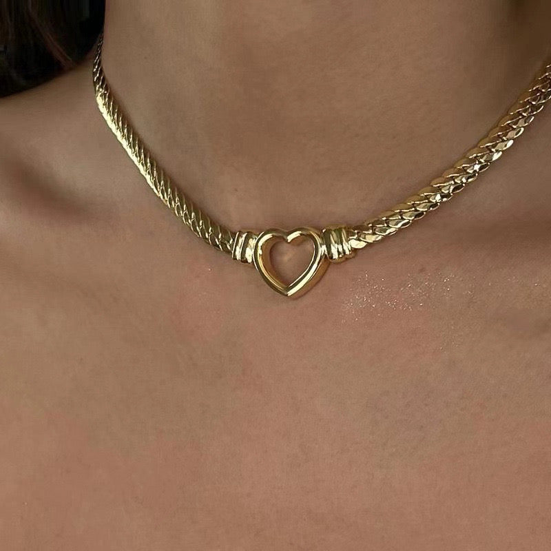 Amour Necklace