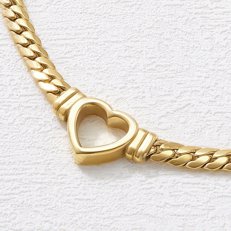 Amour Necklace