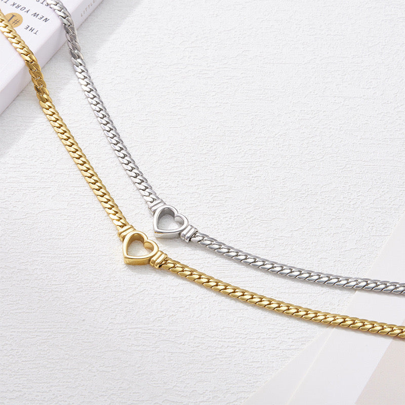Amour Necklace